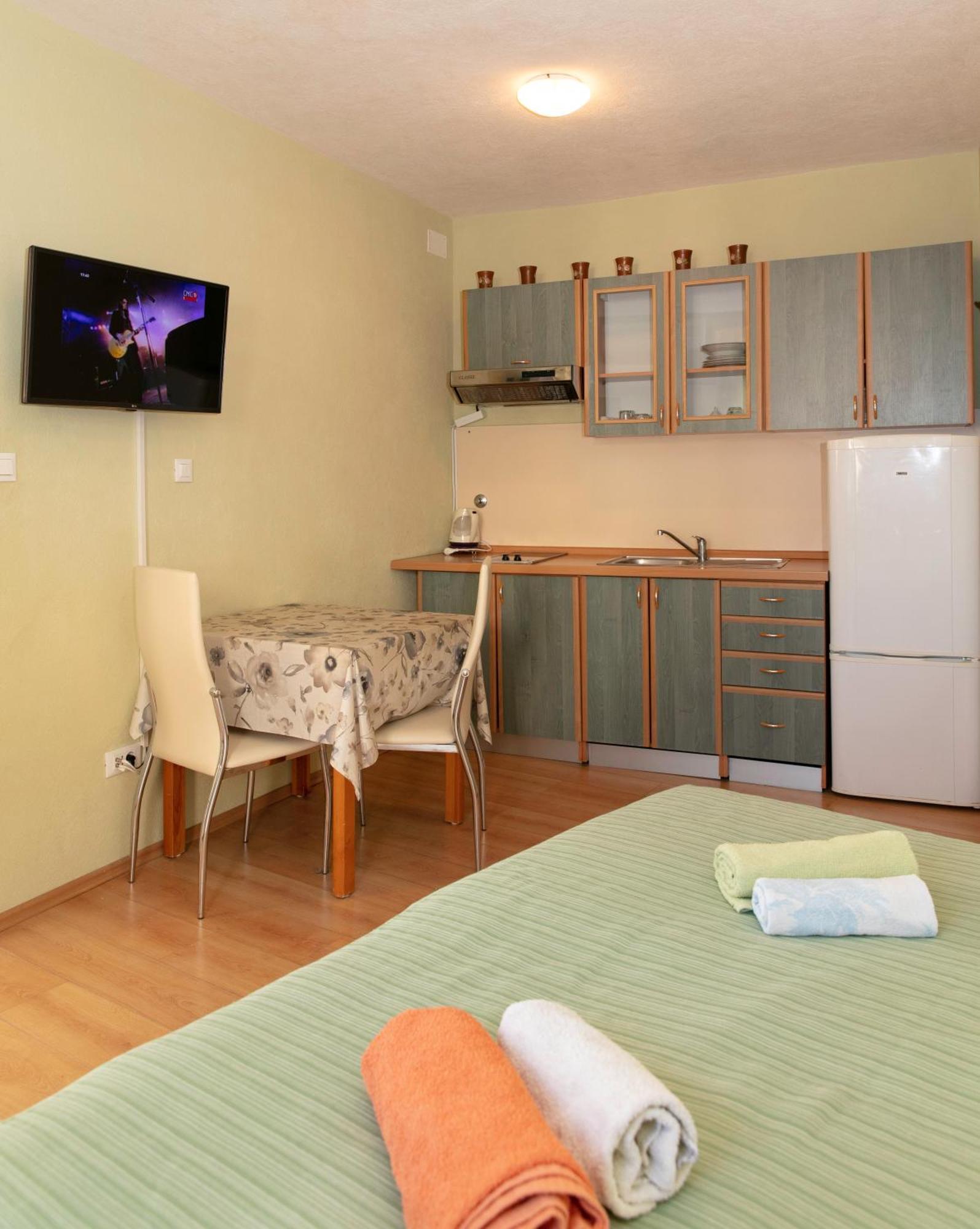 Apartmani Darinka Baška Voda Esterno foto